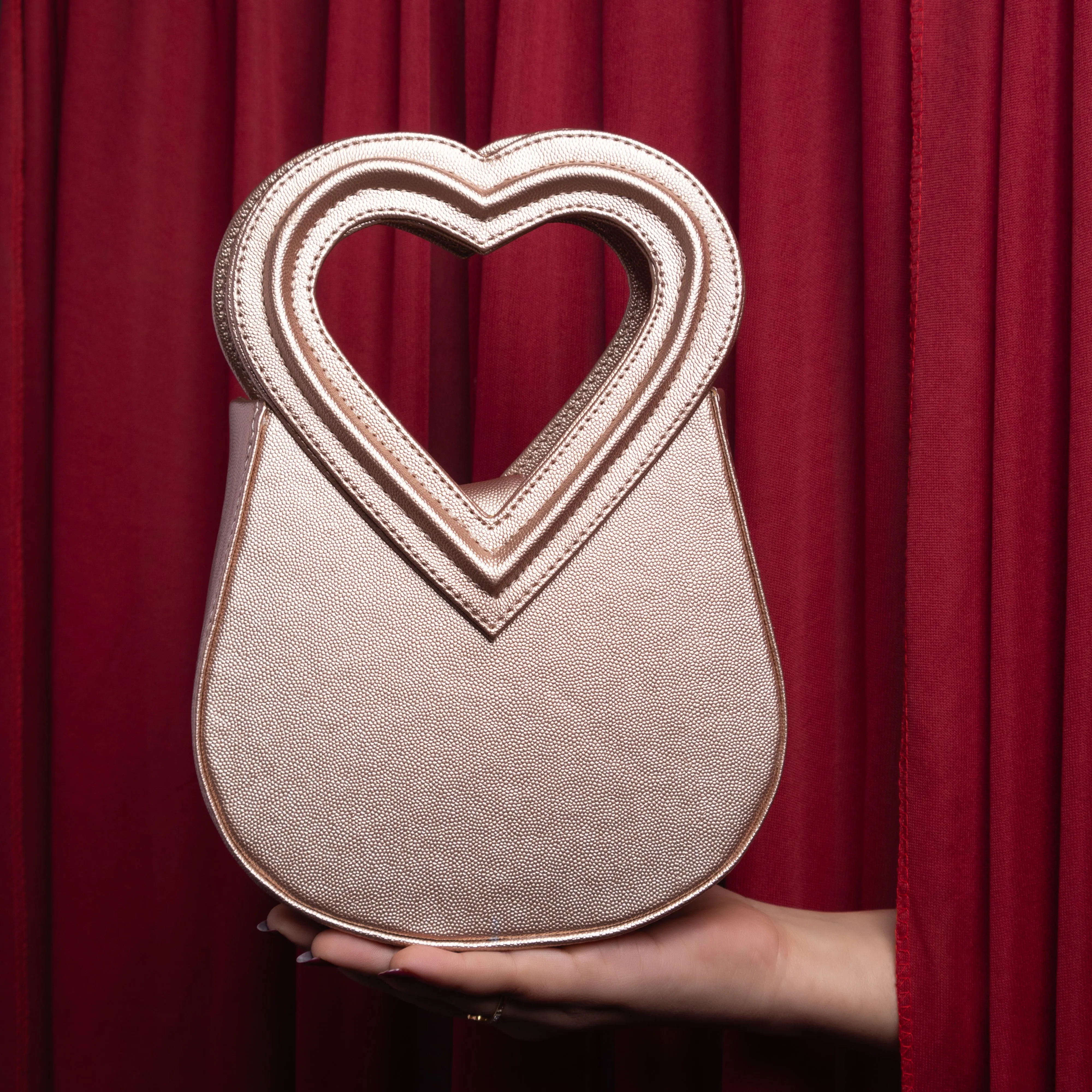 Amour Carryall