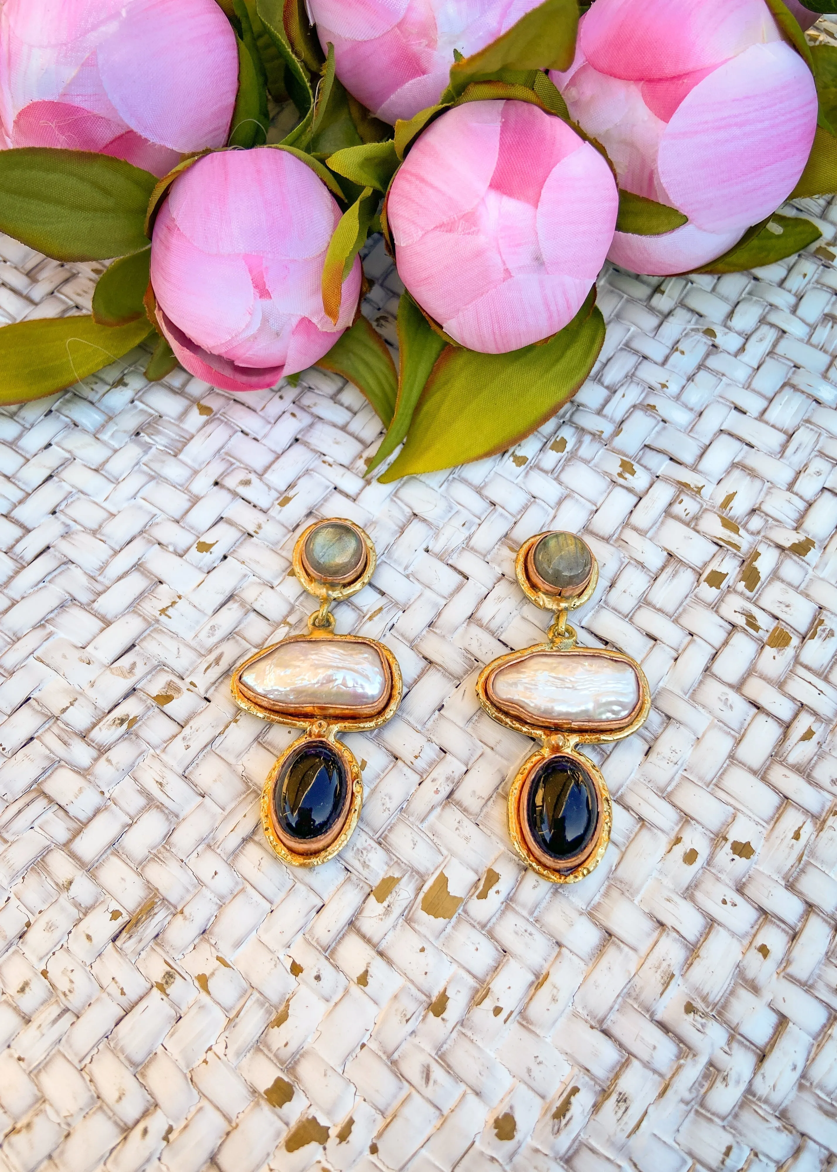 Blanca Earrings in Onyx Gold Pearl