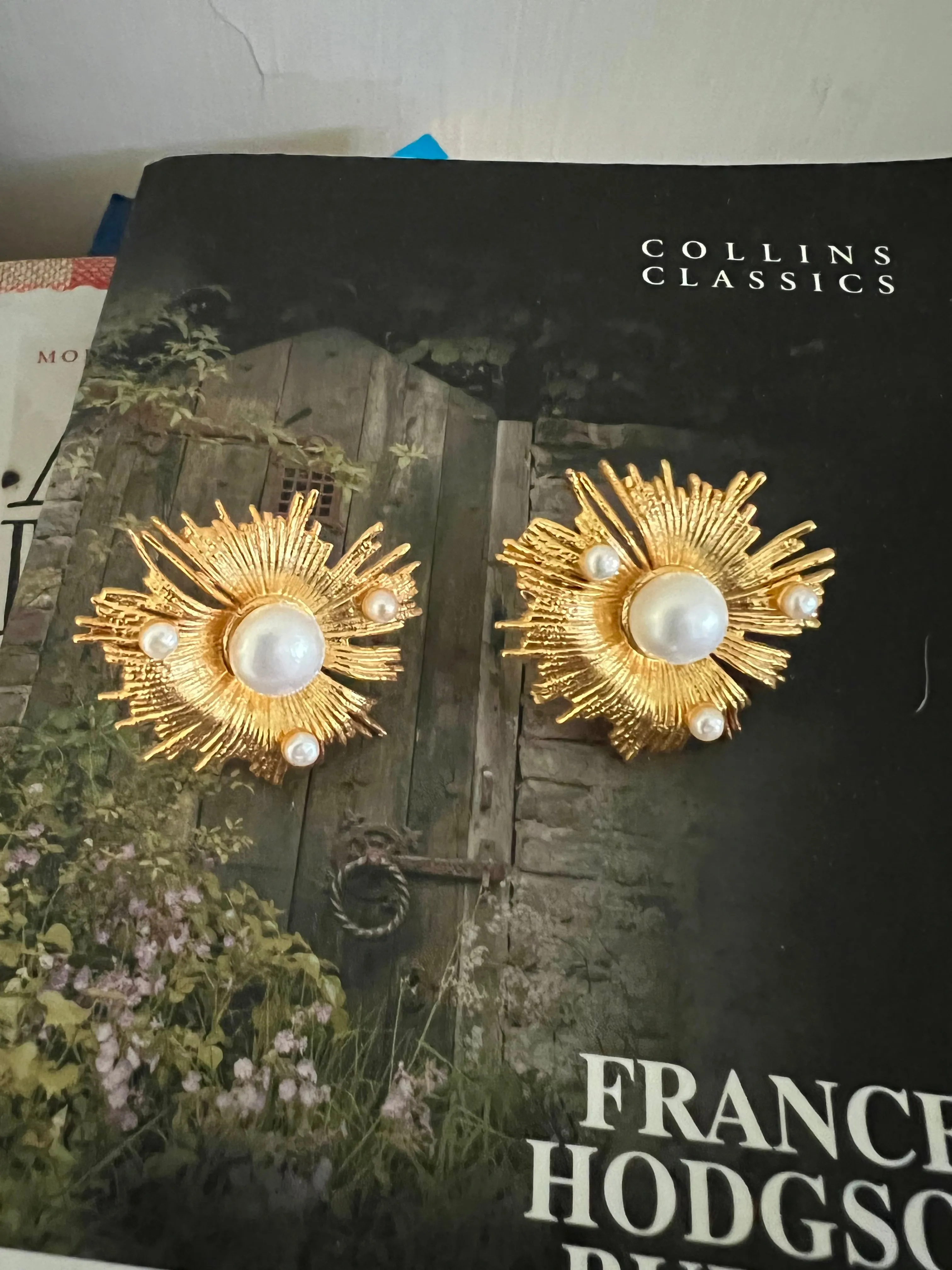 Classy Pearls Studs
