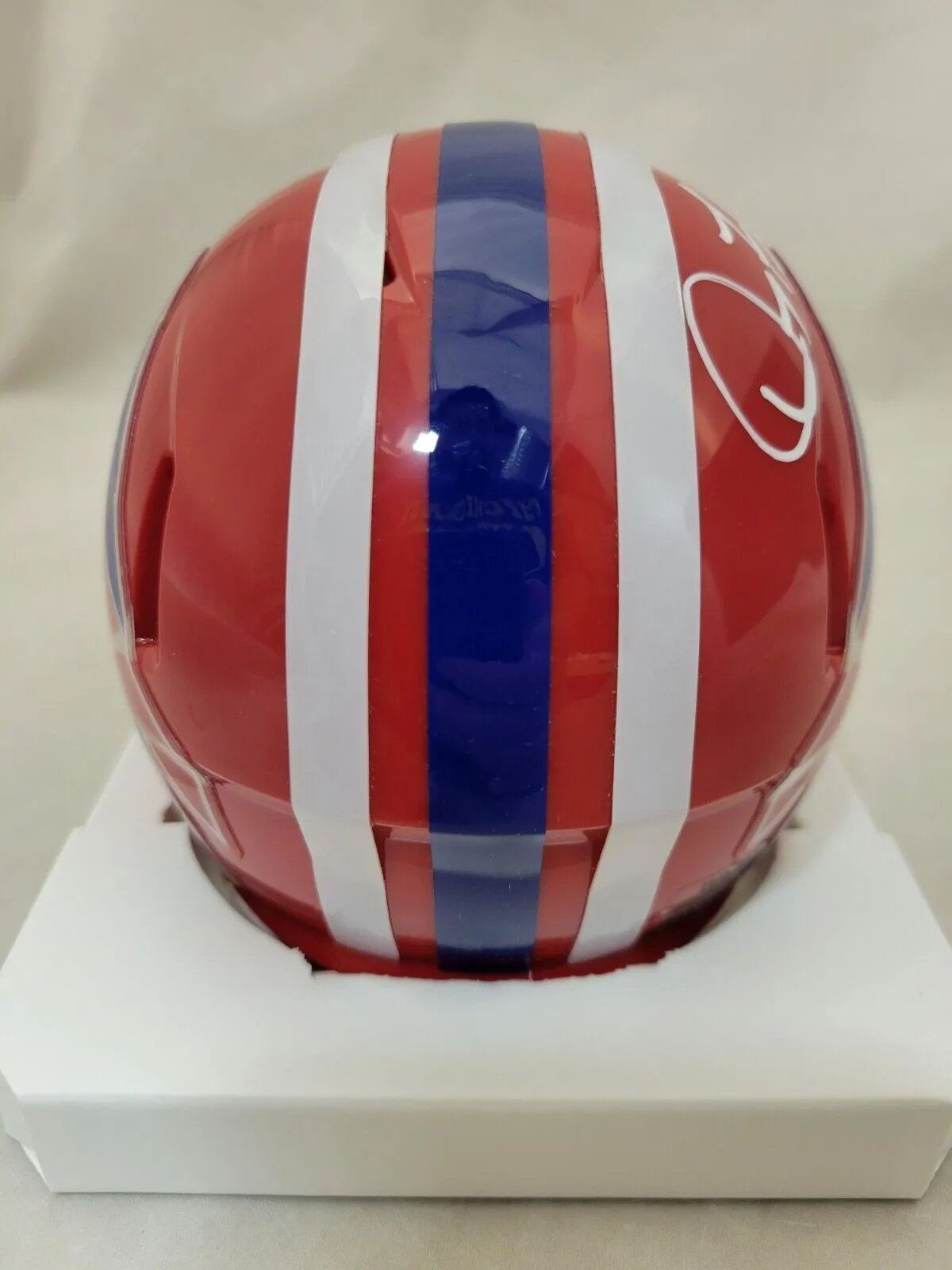 DOUG FLUTIE SIGNED BUFFALO BILLS THROWBACK SPEED MINI HELMET BECKETT QR