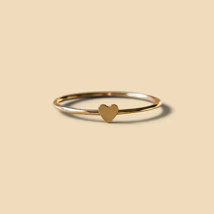 Everly Made - Tiny Heart Ring (Gold)