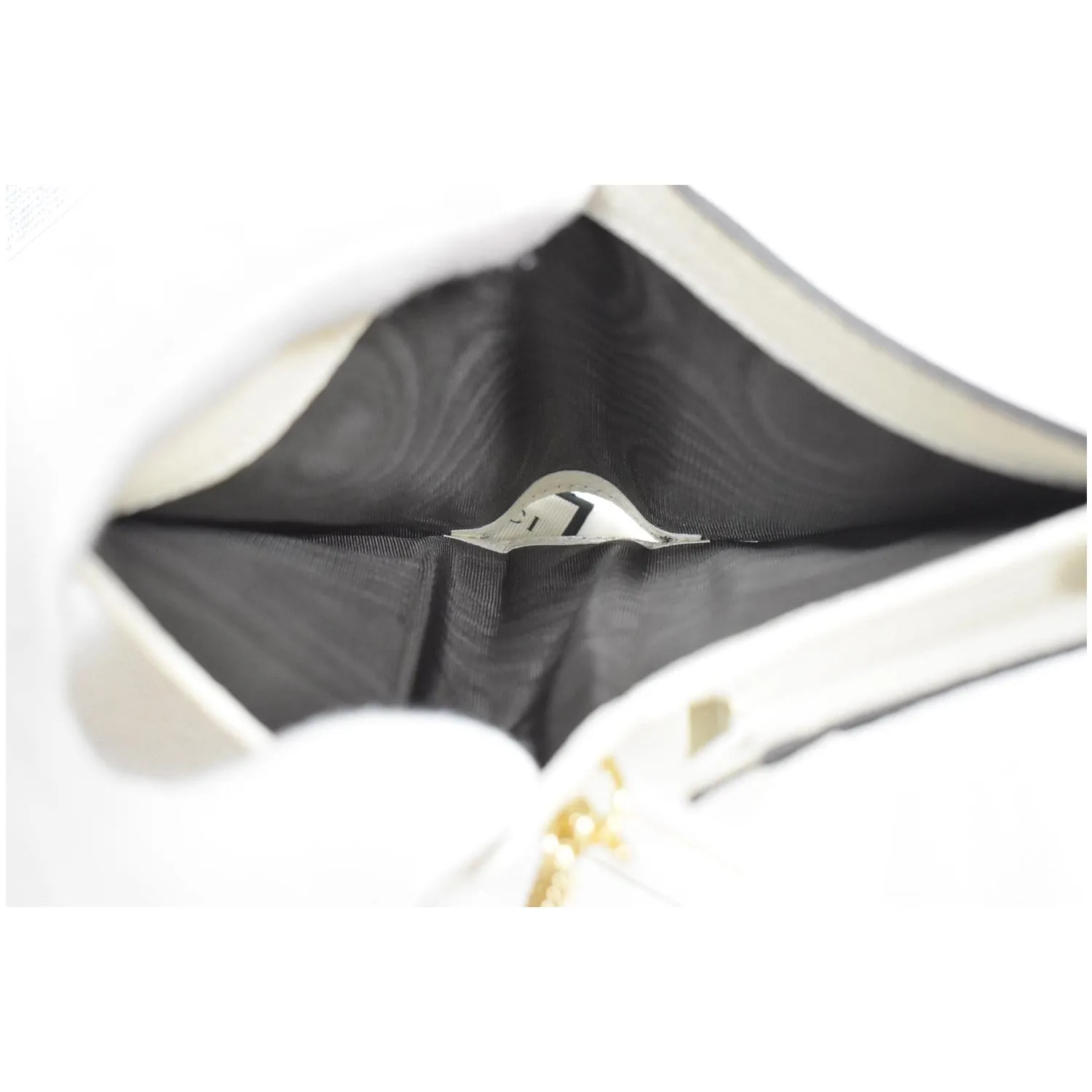 GUCCI Zumi Mini Grainy Leather Chain Wallet Cream 570660 - Final Sale