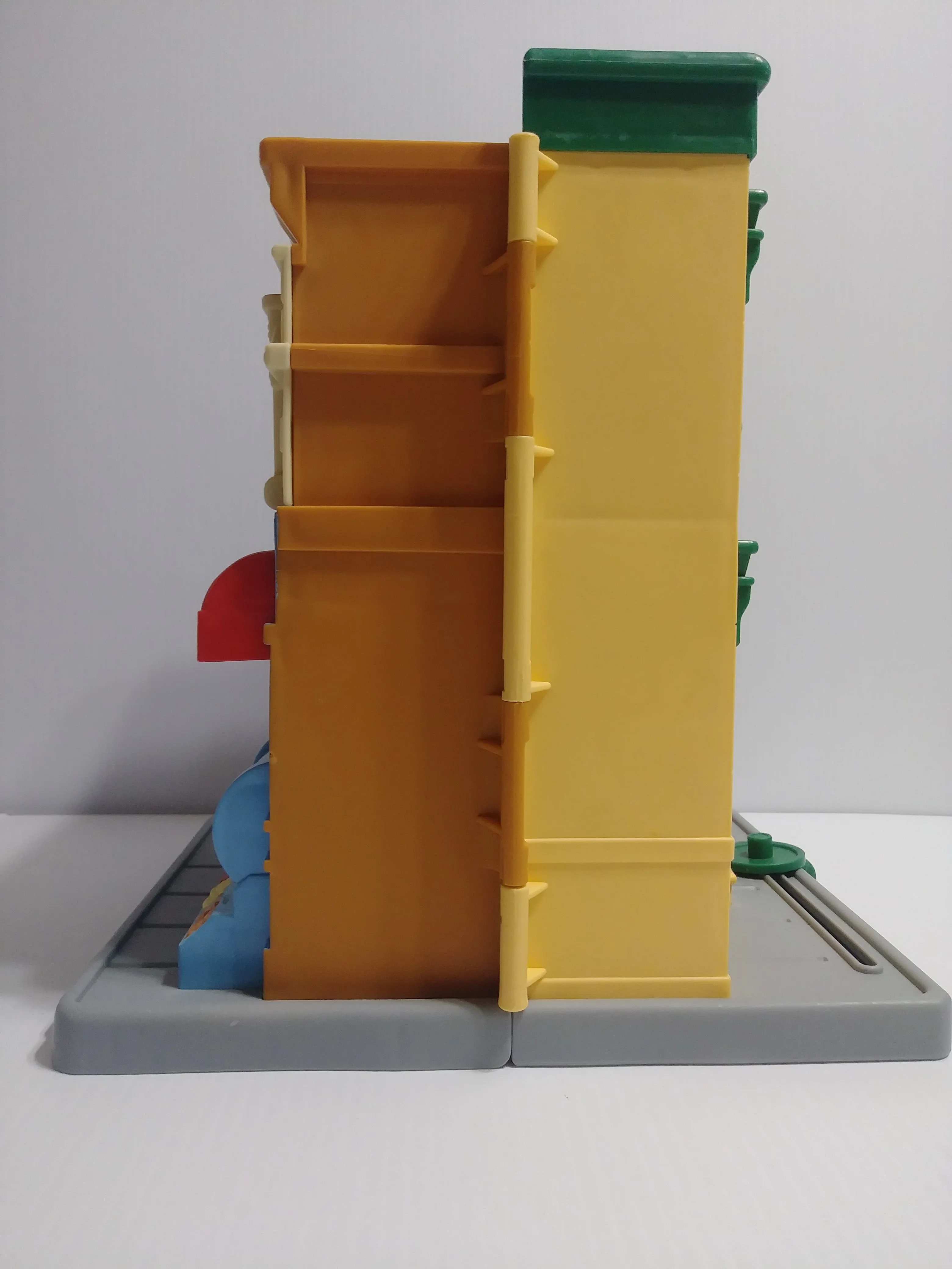 Hasbro 123 Sesame Street Mr Hooper's Store Playset