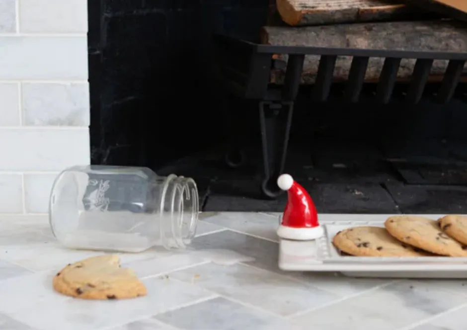 Nora Fleming Santa Stops Here (Santa Hat) Mini