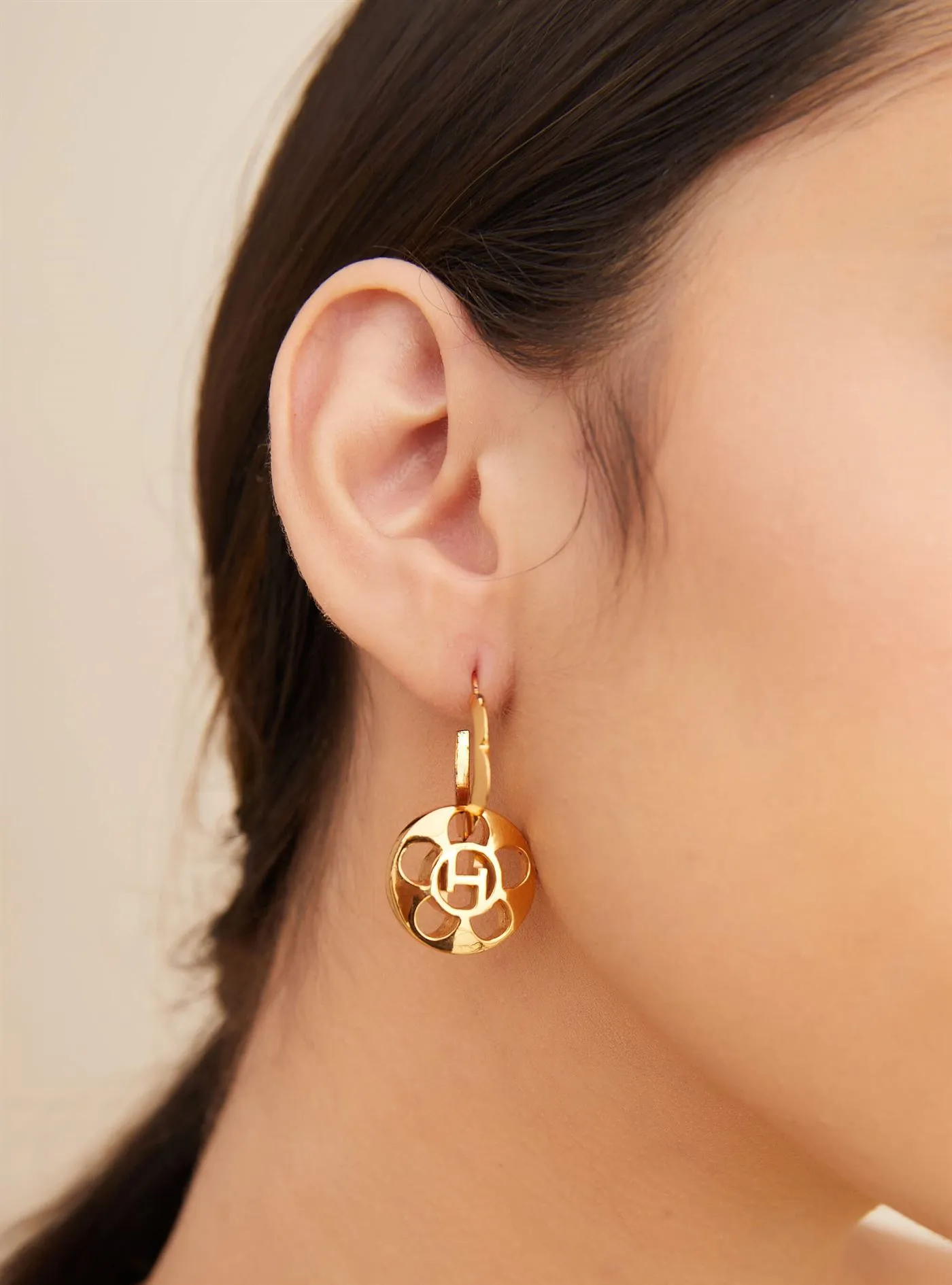 Outhouse   I   Oh Petite Broadway Drop Earrings Brass, Gold Accessories OHAW21EA011
