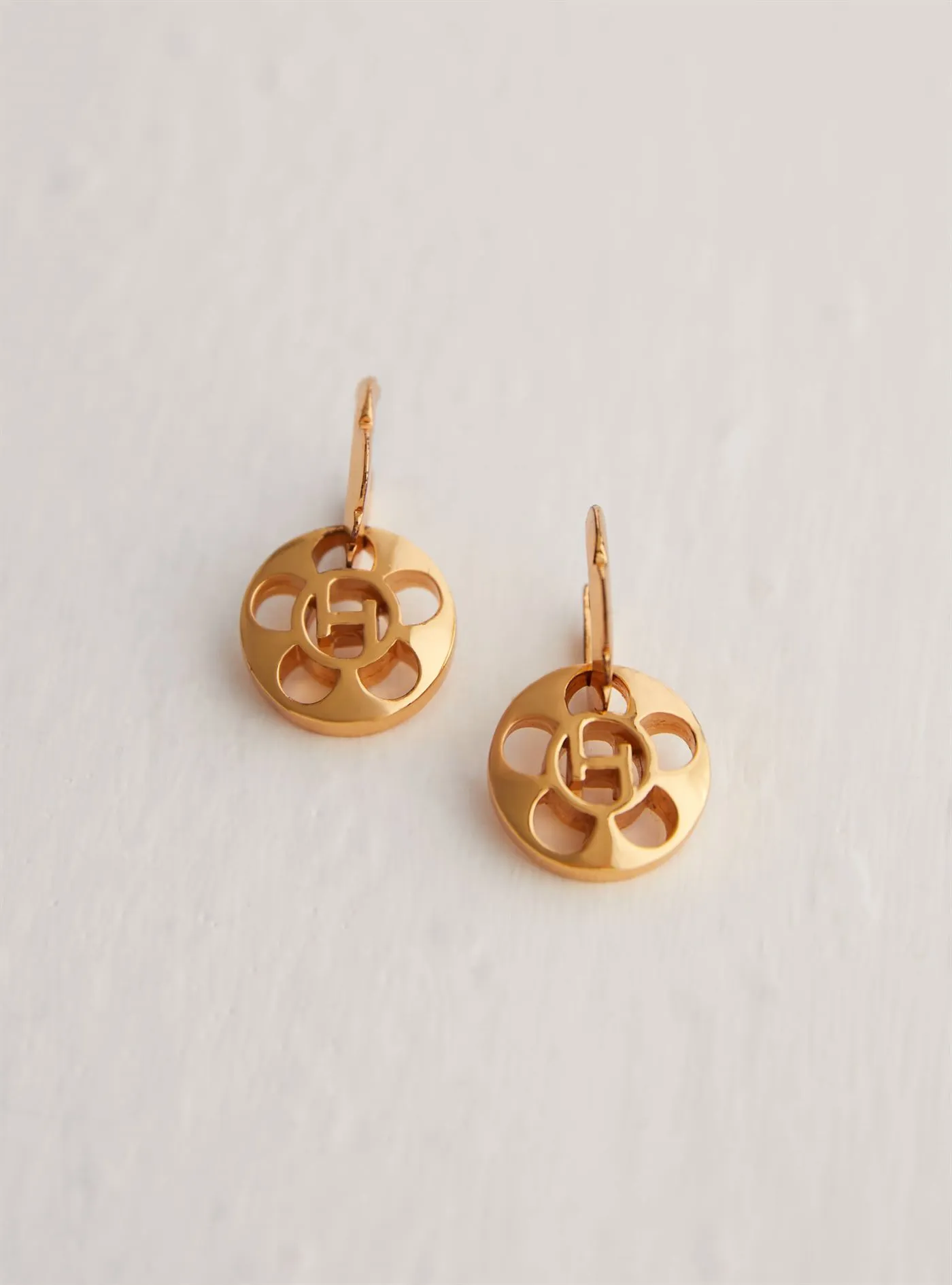 Outhouse   I   Oh Petite Broadway Drop Earrings Brass, Gold Accessories OHAW21EA011