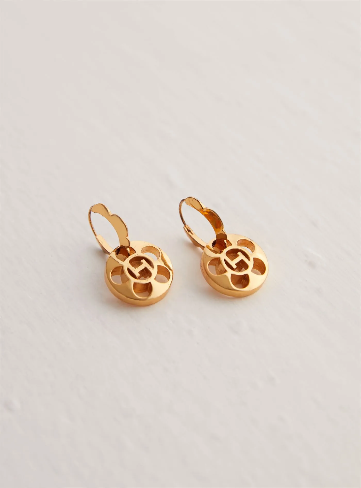 Outhouse   I   Oh Petite Broadway Drop Earrings Brass, Gold Accessories OHAW21EA011