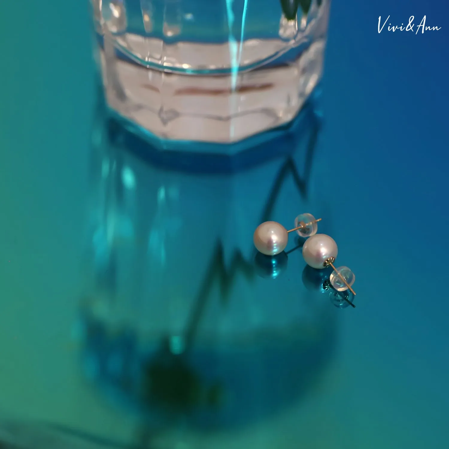 Premium Freshwater Pearl Studs Solid 18K Gold Post