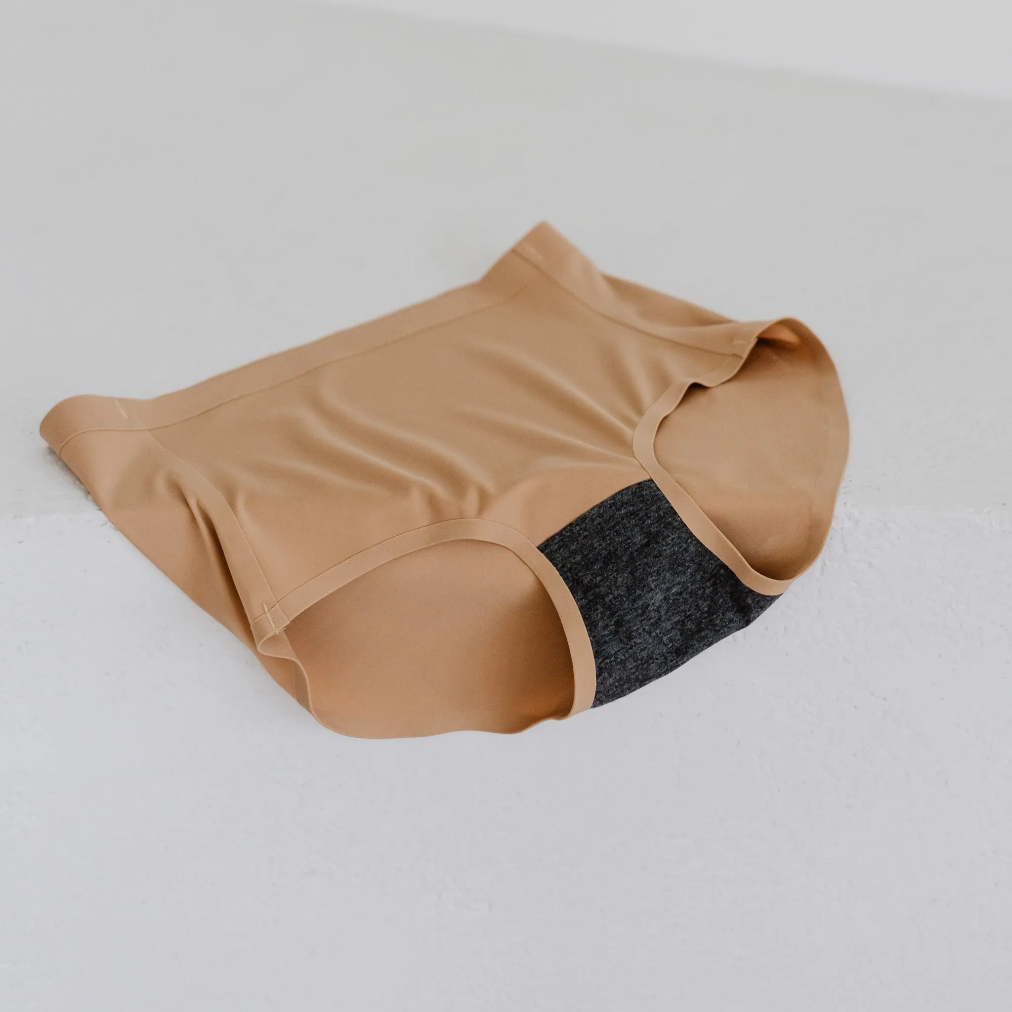 Premium Mid-Rise Seamless Butthugger in Toffee Cream