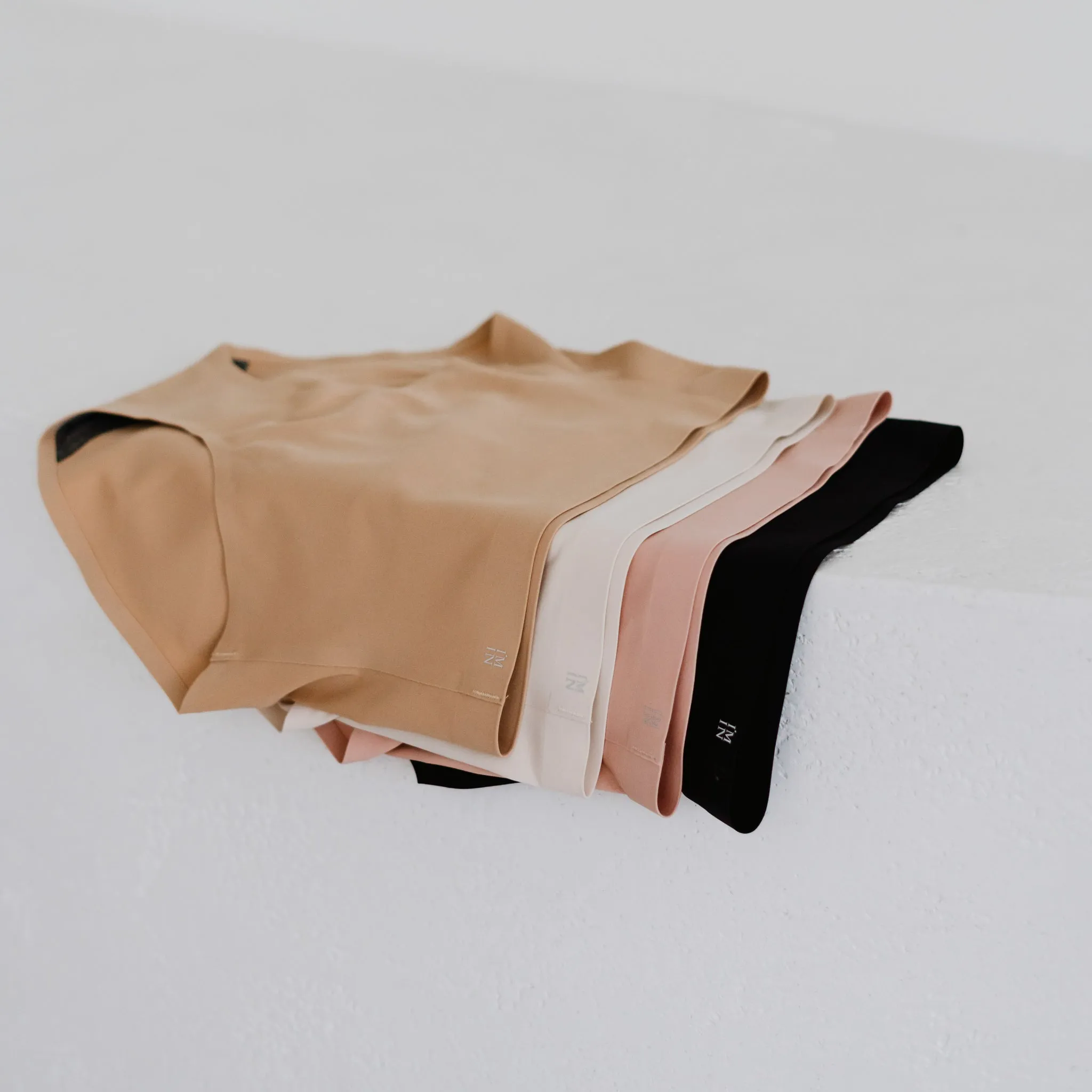 Premium Mid-Rise Seamless Butthugger in Toffee Cream