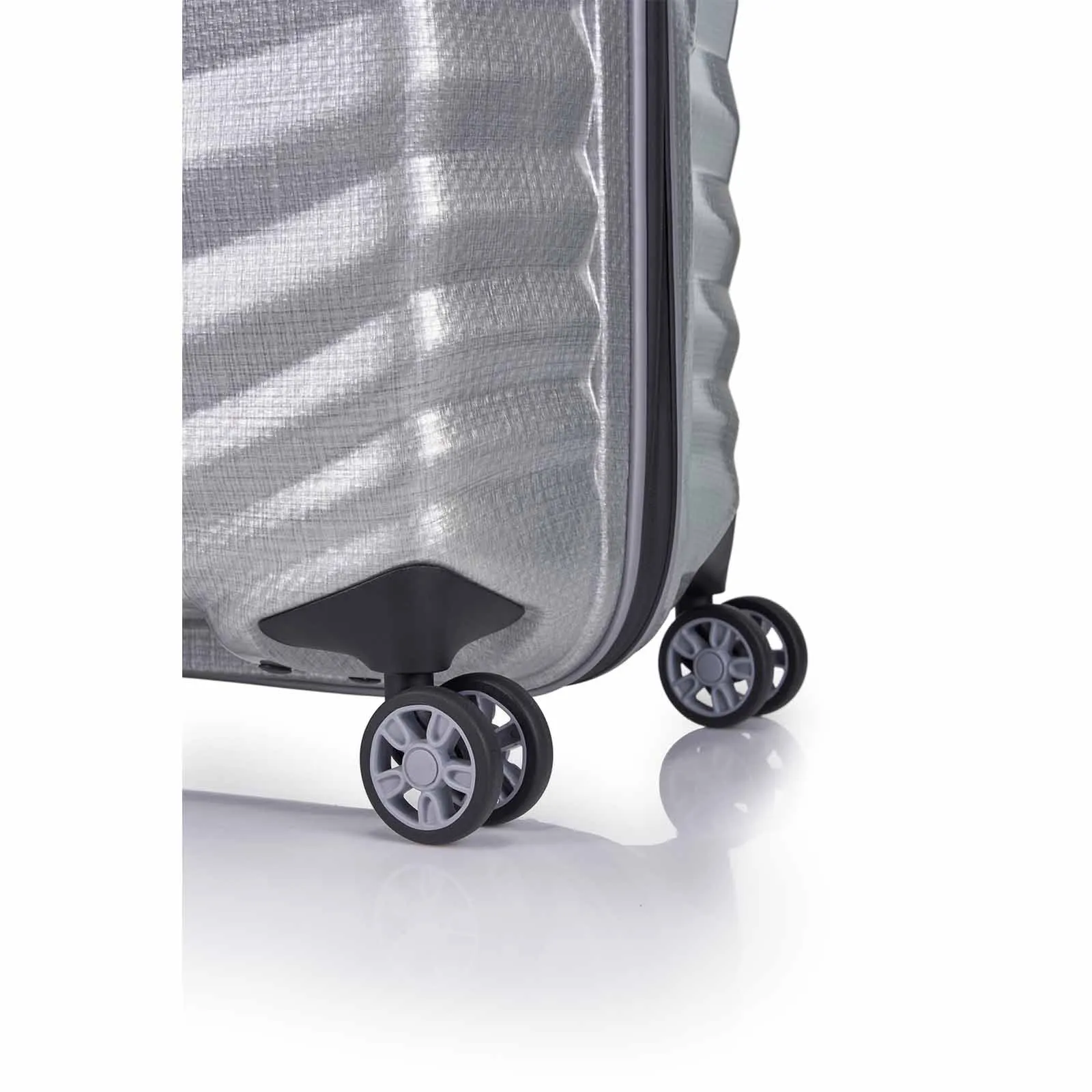 Samsonite Lite-Shock Sport 75cm Suitcase Silver
