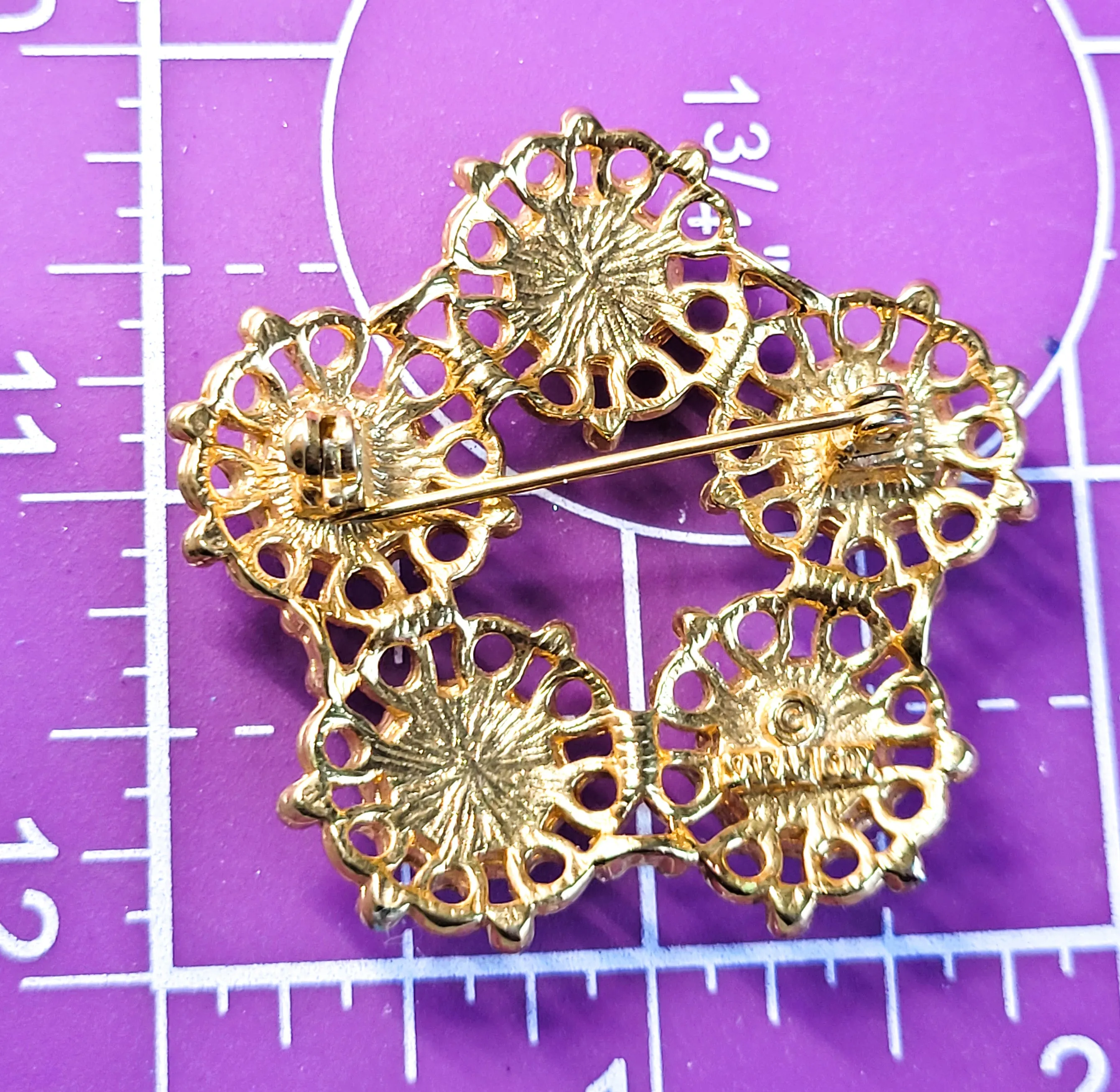 Sarah Coventry gold toned vintage domed glass flower circle brooch