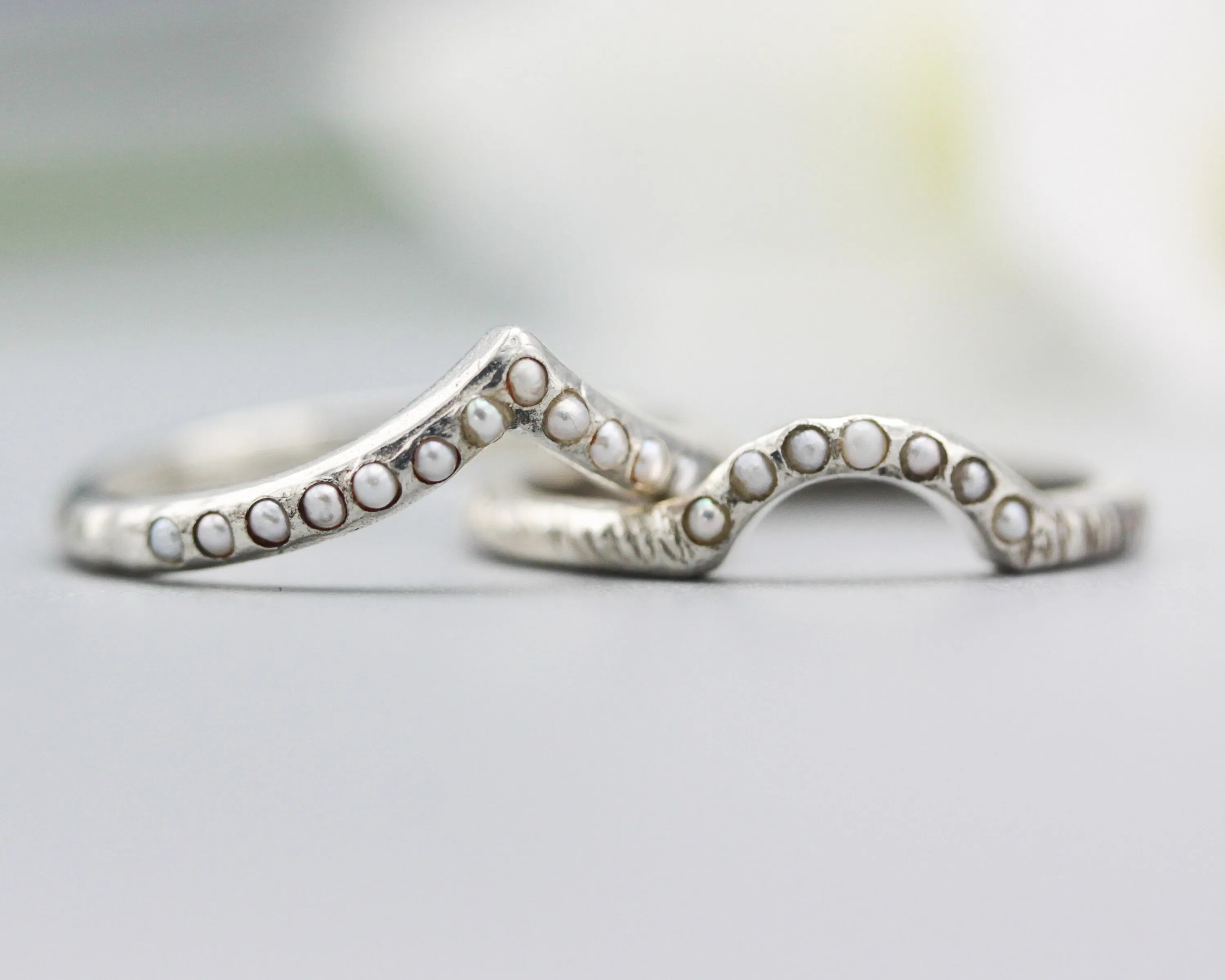 Silver hammer texture design band ring with tiny 15 freshwater pearls set with silve line texture design band ring with tiny 7 pearls
