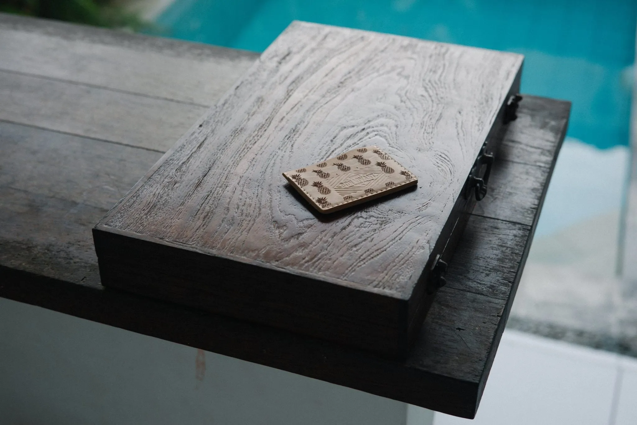 Staple Card Holder - Pina