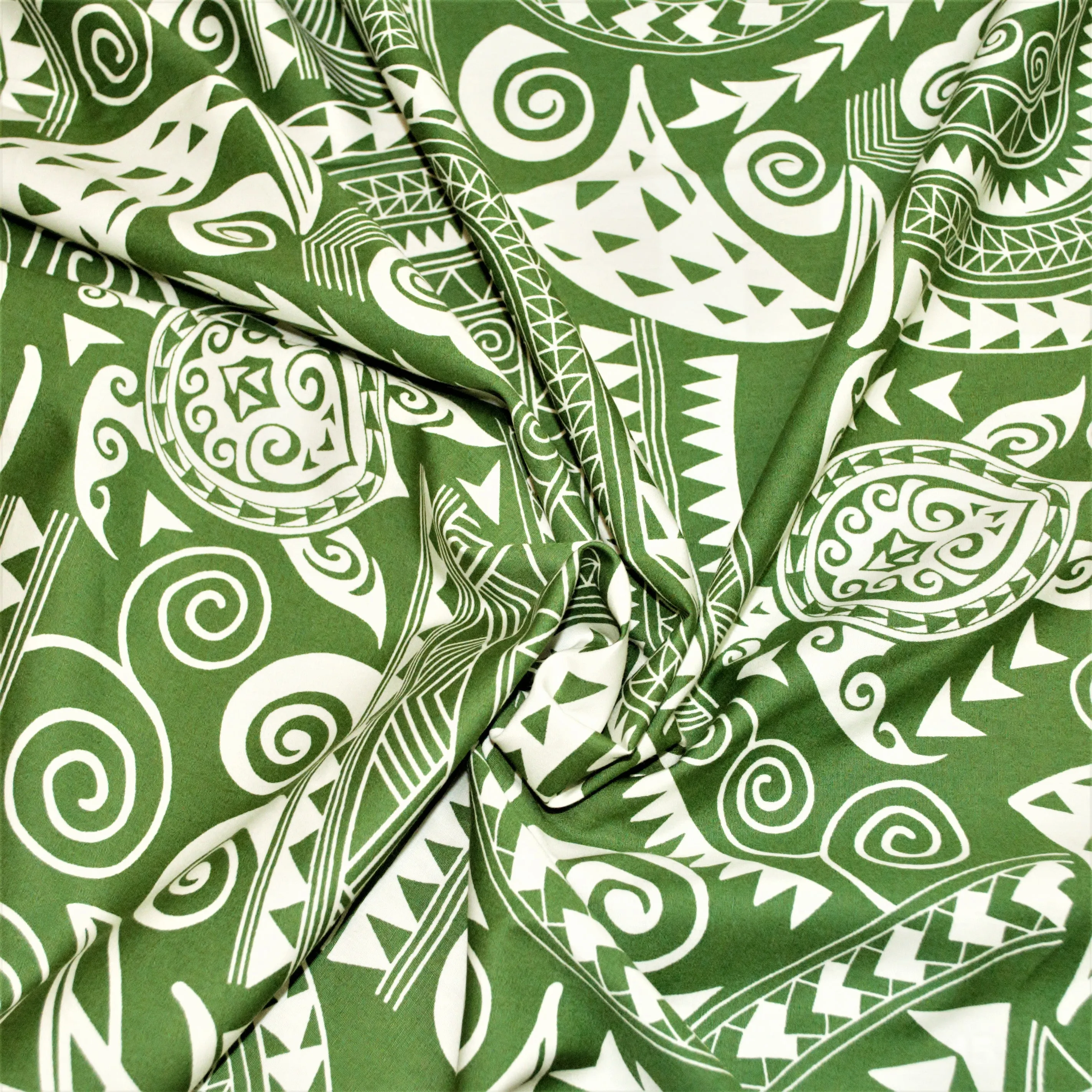Tapa Styllized Honu White on Forest Green