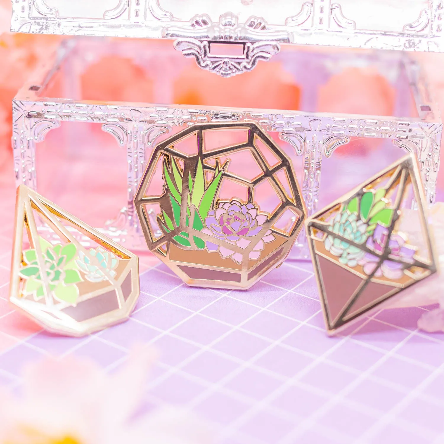 TERRA - Succulent terrarium enamel pin - round