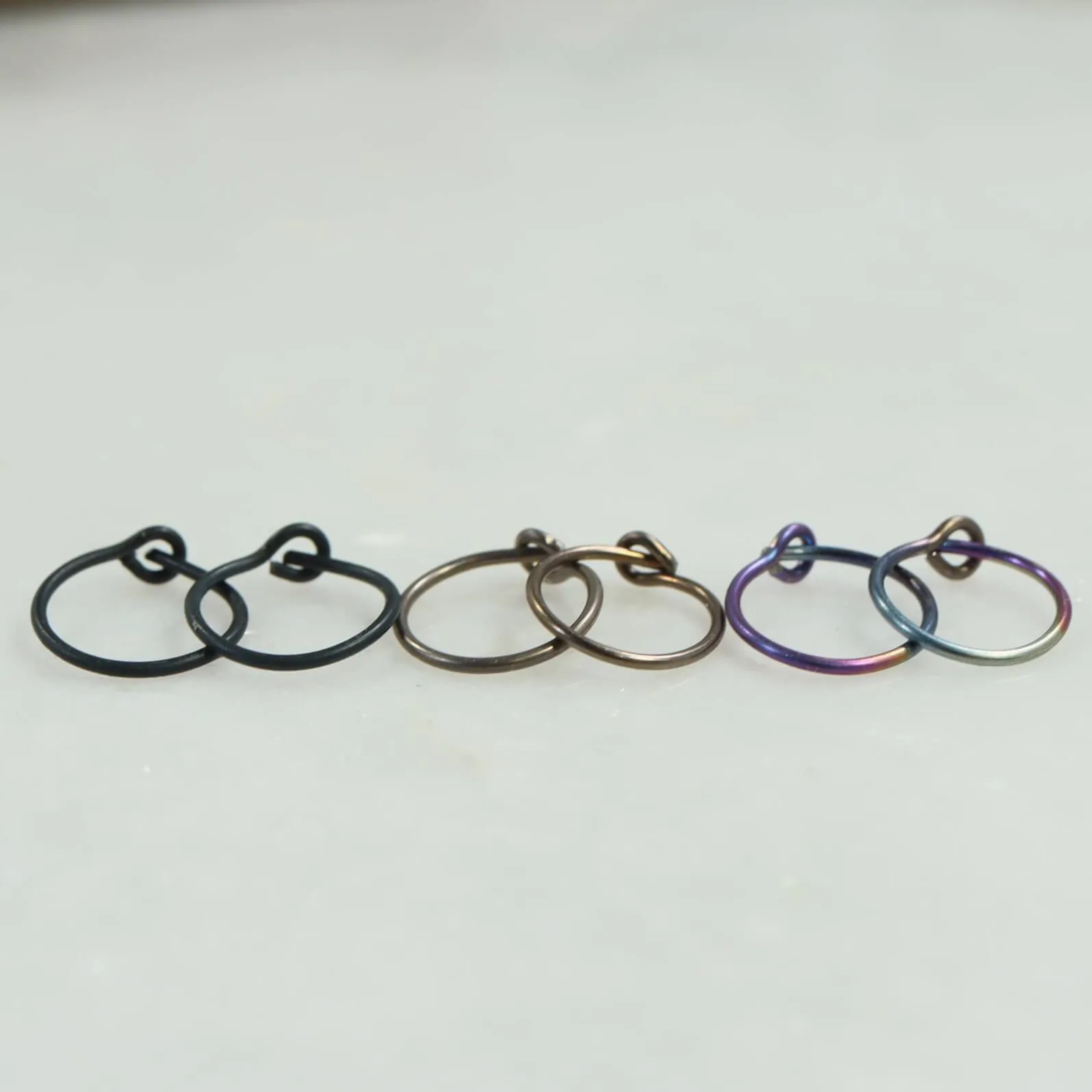 Tiny Hoop Earring Plain - Niobium Choose Your Diameter, Gauge
