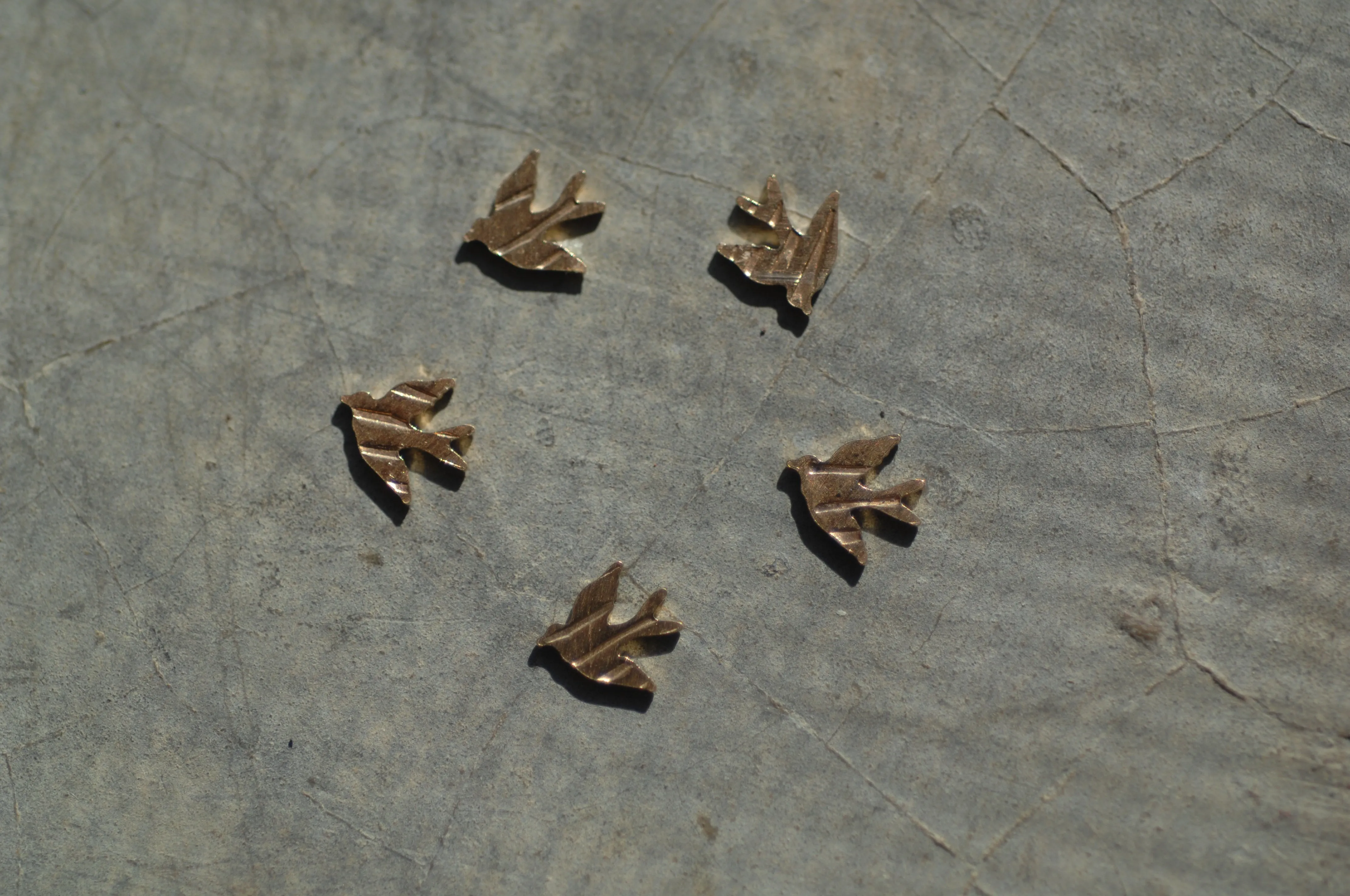 Tiny Metal Hexagon Golondrina Bird