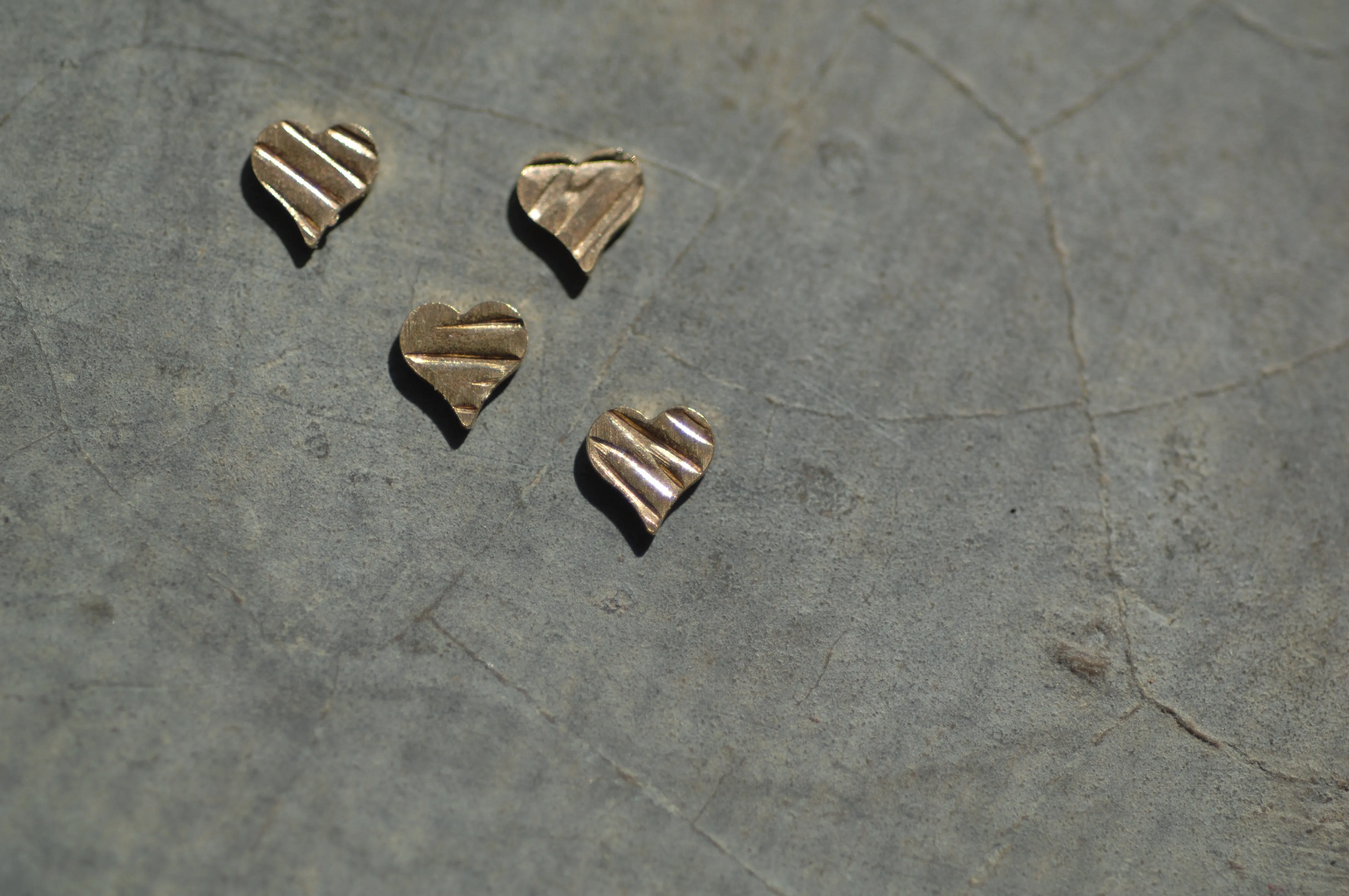 Tiny Metal Hexagon Heart Classic 4mm x 4.6mm
