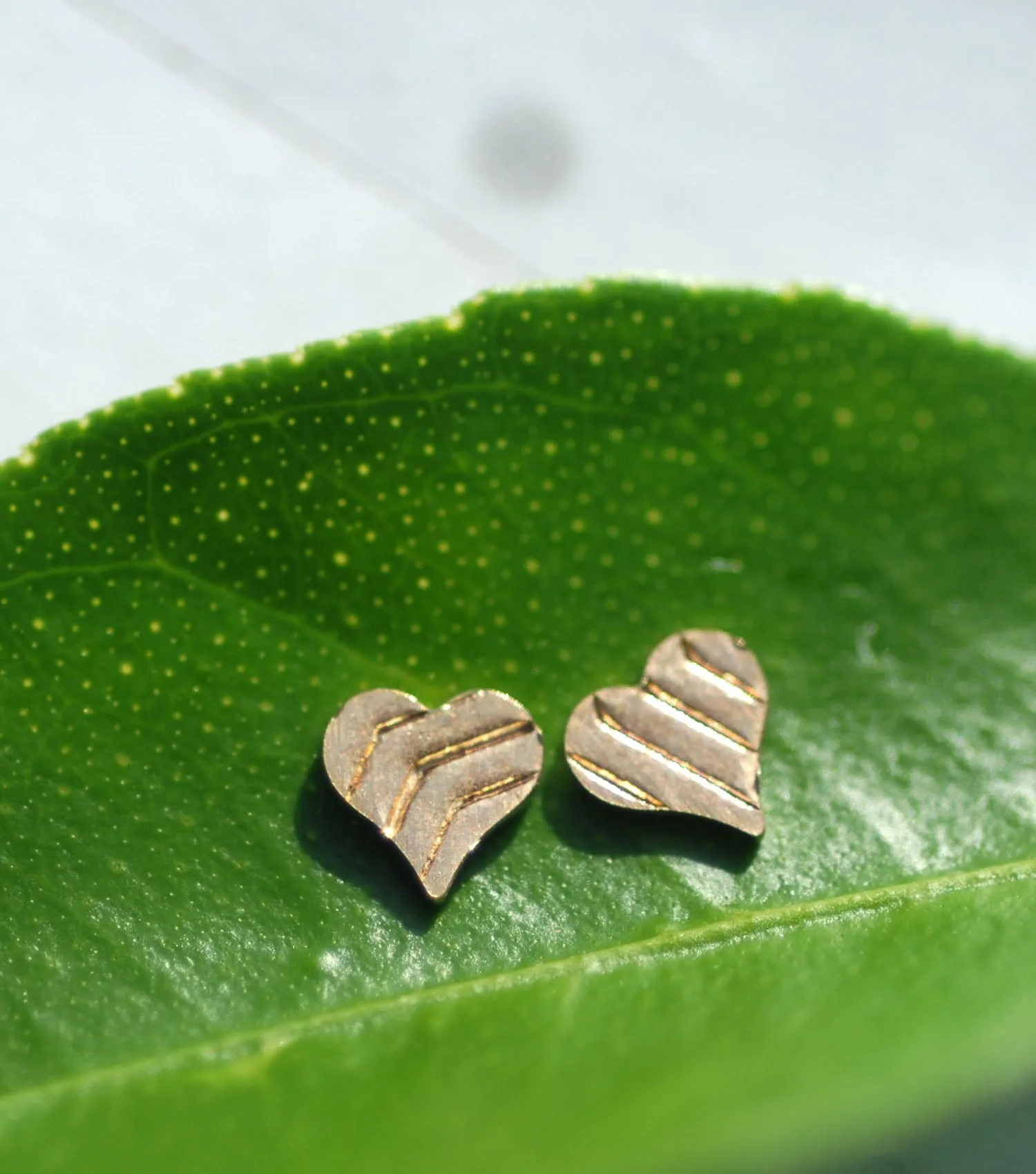 Tiny Metal Hexagon Heart Classic 4mm x 4.6mm
