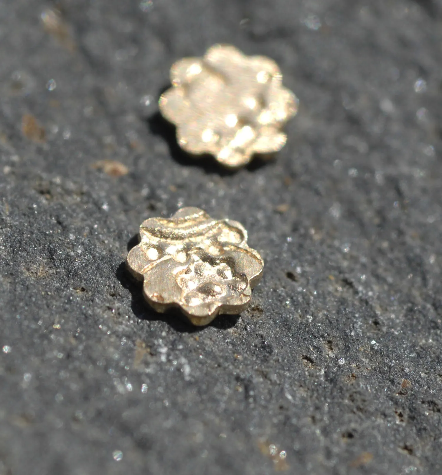 Tiny Metal Paisley Flower 8 Petal  4mm x 4mm