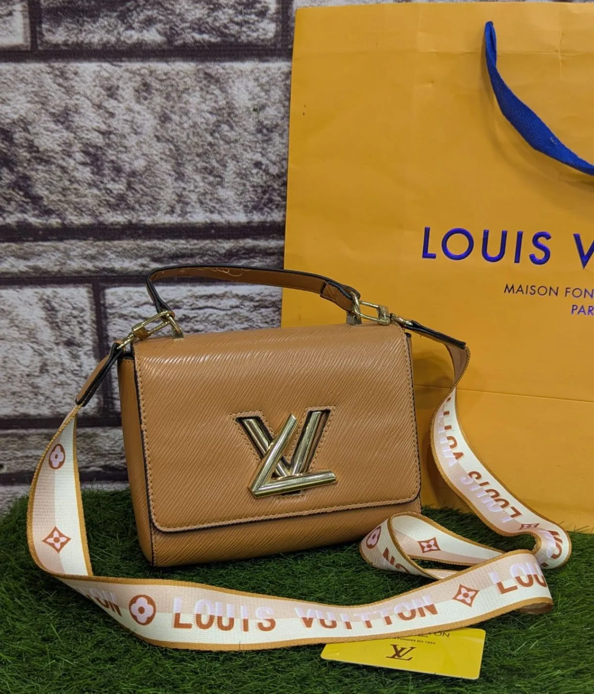 Twist MM Handle Handbags